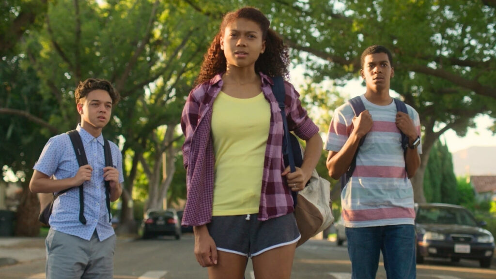 Ruby, Monse et Jamal avec des sacs à dos
