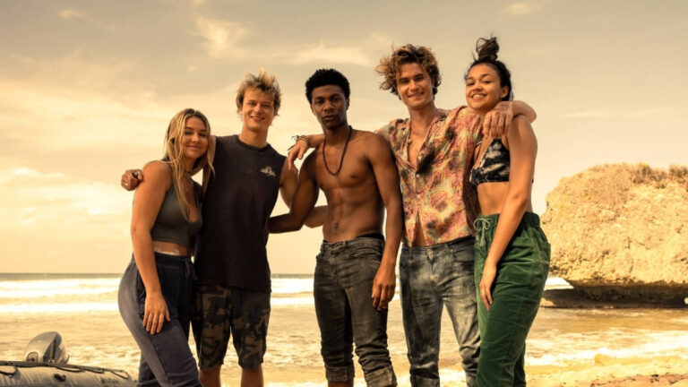 Sarah, JJ, Pope, John B et Kiara sur la plage