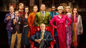 les personnages principaux du film A Couteaux Tirés, se tenant debout
