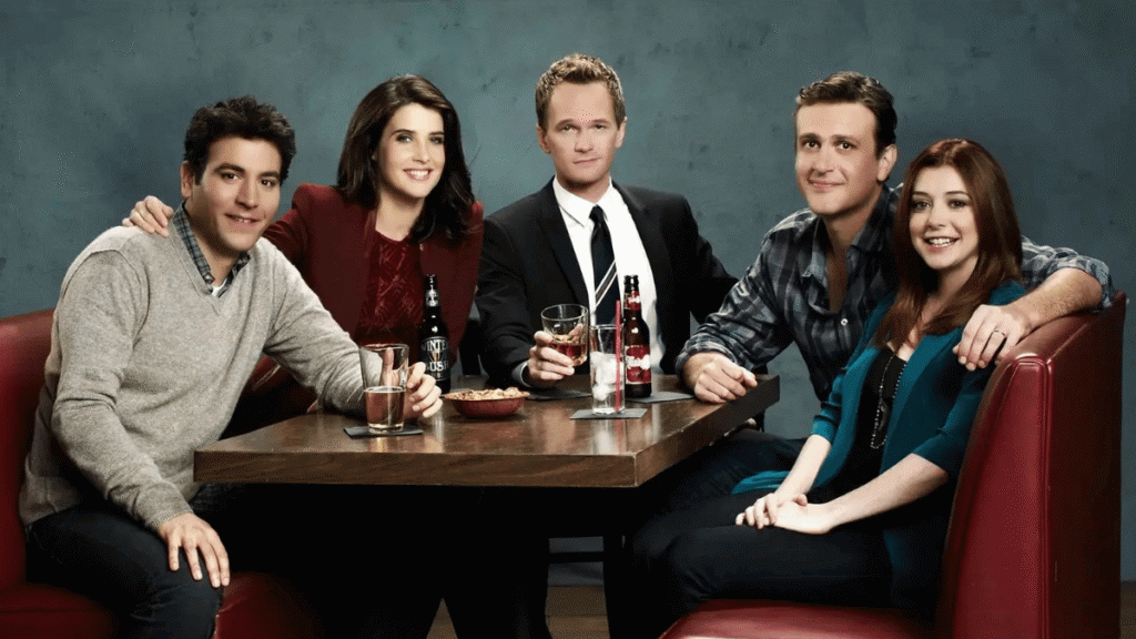 Ted, Robin, Barney, Marshall et Lily assis au bar