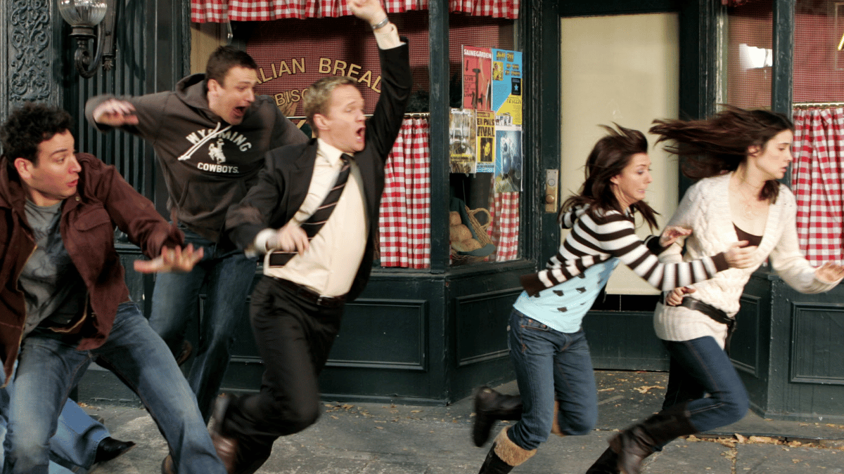 Ted, Marshall, Barney, Lily et Robin en train de courir