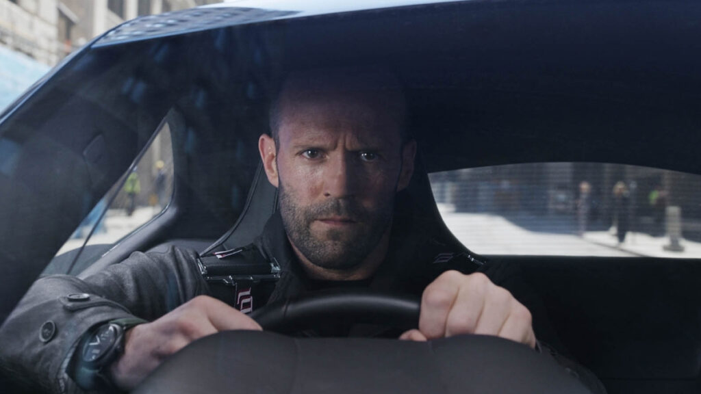 Jason Statham au volant d'une voiture