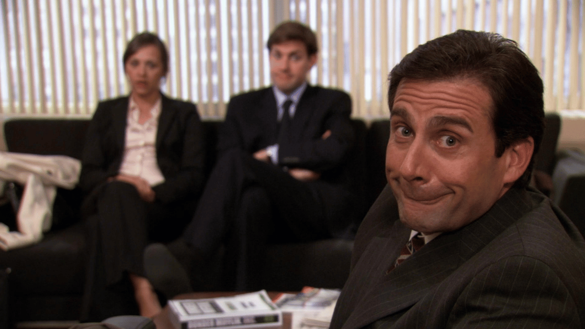 Michael Scott rigole devant Pam et Jim