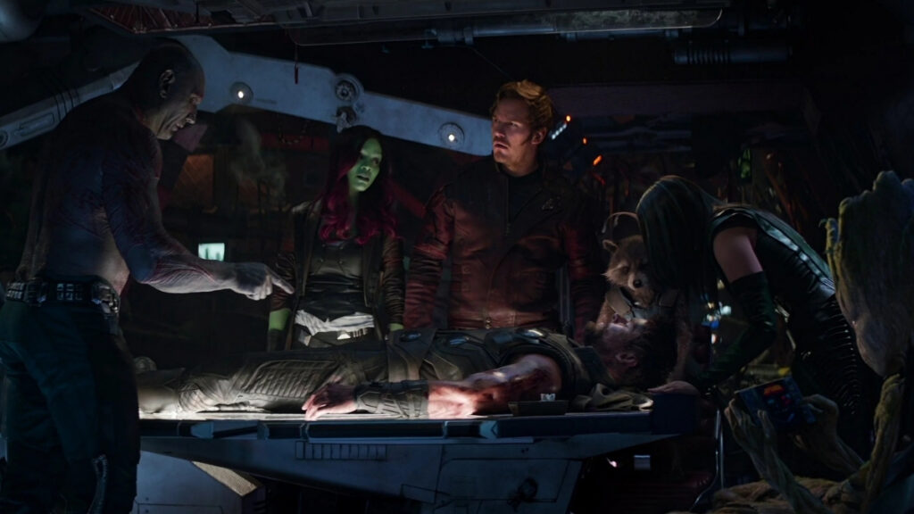 Les Gardiens de la Galaxie découvrant Thor inconscient dans leur vaisseau